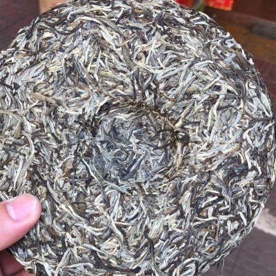 福建陈年白毫银针饼福建白茶单芽头老银针白茶饼茶叶批发图2