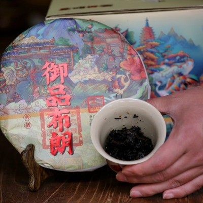 云南普洱茶熟茶 七子饼 御品布朗黑茶357克1饼图2
