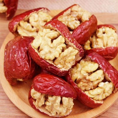 新疆和田大枣夹核桃仁批发500g 抱抱果枣核桃零食独立枣夹核桃仁图2