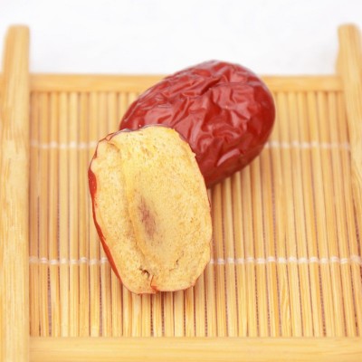 地摊新疆若羌红枣668g皮薄肉厚开袋即食休闲零食红枣批发枸杞枣王图2