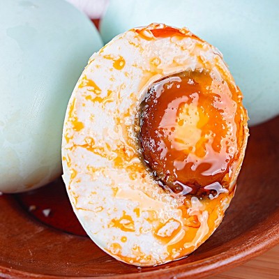 广西北部湾红矮树林流油海鸭蛋70-80克烤咸蛋鸭蛋批发黄泥腌制图2