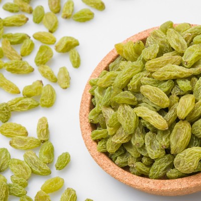 新疆绿葡萄干新疆小吃绿宝石青提三色休闲零食吐鲁番美味葡萄直供图2