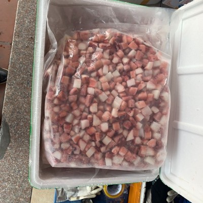 八爪足切粒 八爪鱼小丸子八爪鱼原料切粒 章鱼粒八爪粒 12kg/件 八爪足切粒 八爪鱼小丸子八爪鱼原料切粒 章鱼粒八爪粒 12kg/件