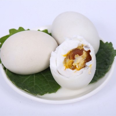 青皮鸭蛋流油咸蛋批发40枚各种规格红心流油咸鸭蛋图4