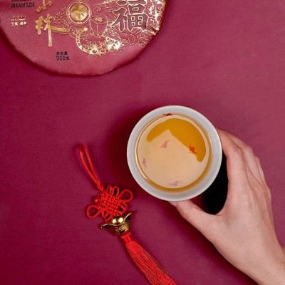 广福心道茶叶白茶虎啸山林2015年三级白牡丹茶饼礼盒300g 1饼图3