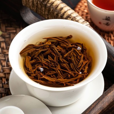 节日送礼送领导长辈正山小种茶叶高级感礼盒装12小罐红茶茶叶批发图2