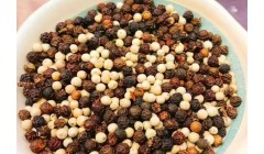 黑胡椒和白胡椒，一字之差，味道、用途区别甚大，做菜用错很难吃